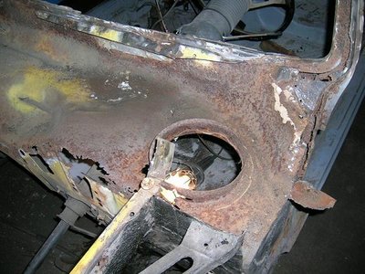 rusty_hole_342.jpg