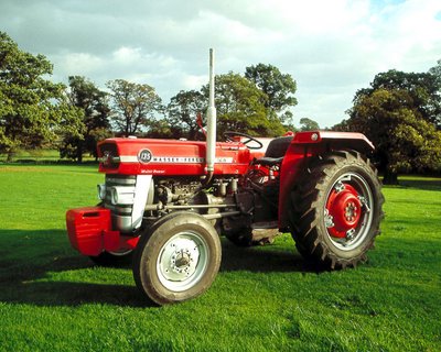 750px-Massey-Ferguson-MF135-Field.jpg